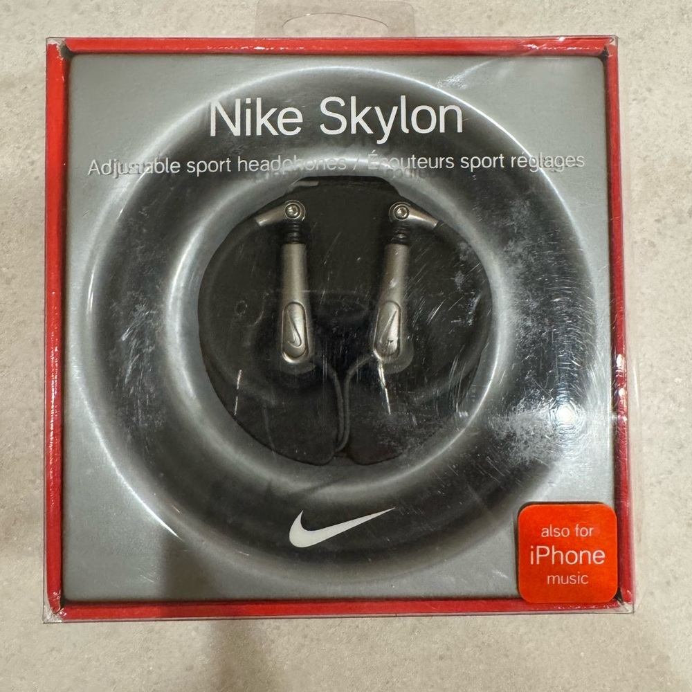 Nike HJ080 Skylon Flight Metal 3-way Sport Headphones Earbuds. New/open box
